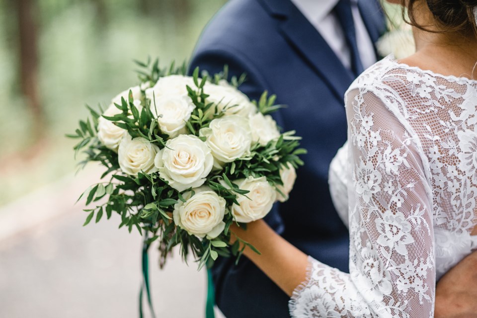 Hoa cưới cầm tay của cô dâu