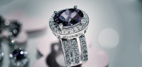 nhẫn cưới đính đá quý