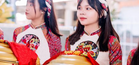 bưng mâm quả